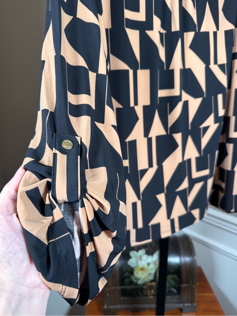 Anne Klein XL Black & Vicuna Geometric Print Roll Tab Blouse NWT - Picture 7 of 7